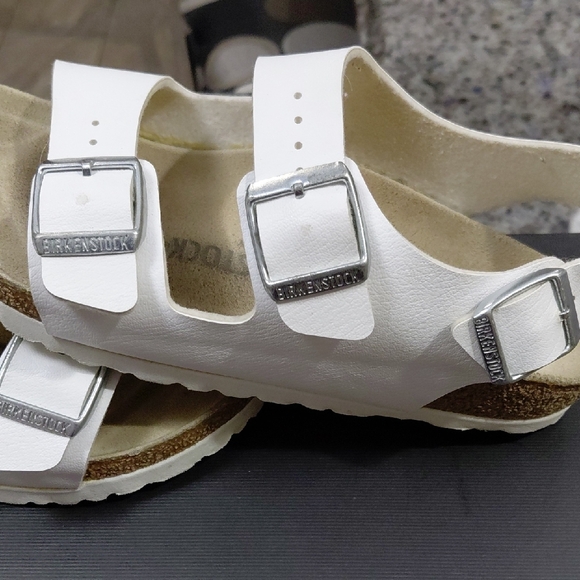 "Birkenstock" Womens Sz. 36/6, Milano White Sandal with Silver Hardware.... - Picture 3 of 9